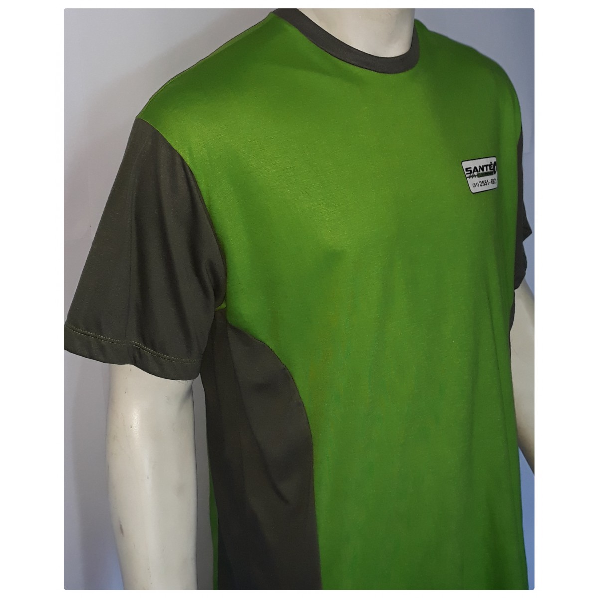 Camisa básica em malha com recorte