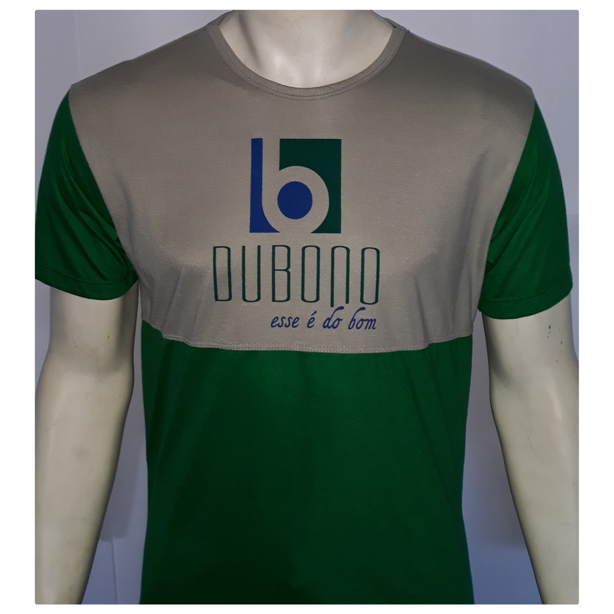Camisa básica em malha com recorte