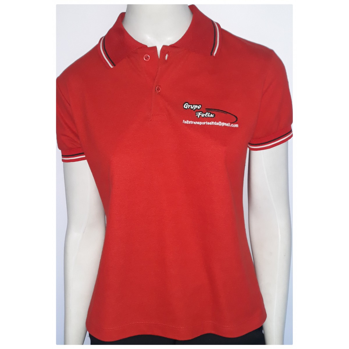 Camisa modelo Pólo com detalhes