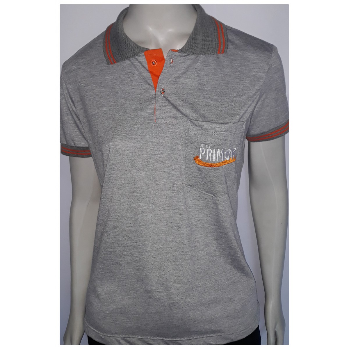 Camisa modelo Pólo com detalhes