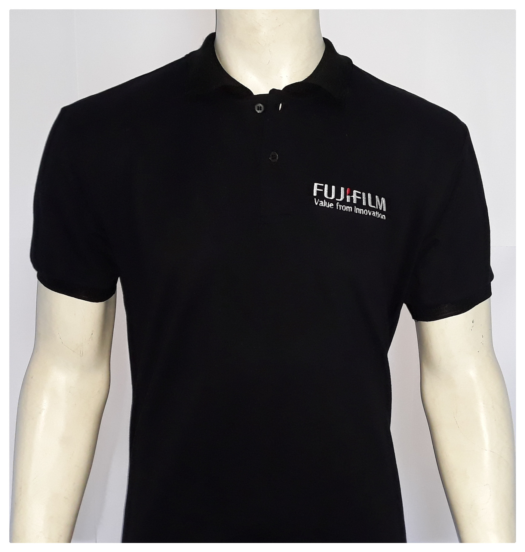 Camisa modelo Pólo básica